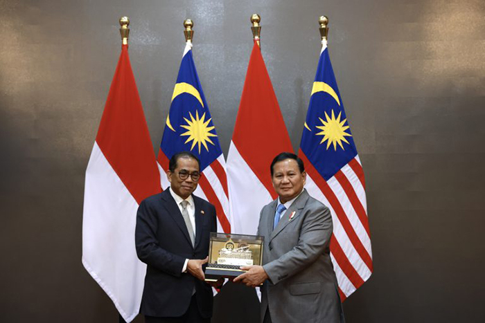 軍事協力の強化を呼びかけ   マレーシア国防相と会談   プラボウォ次期大統領