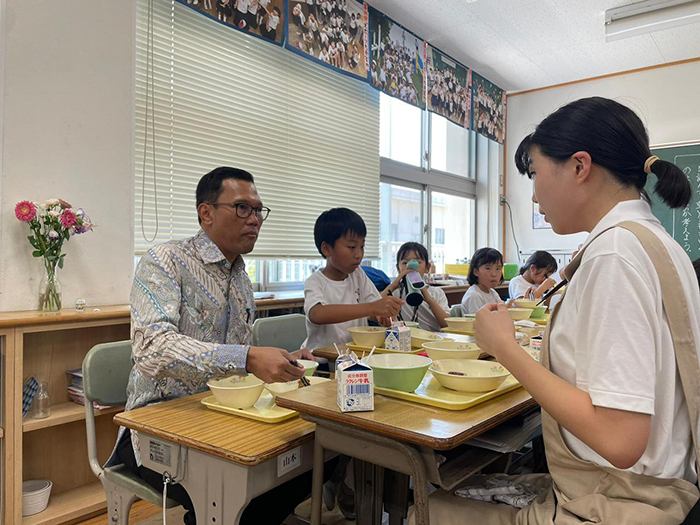 日本で食育学ぶ 　 給食無償化を側面支援 　  ＪＩＣＡが政府高官向け研修 