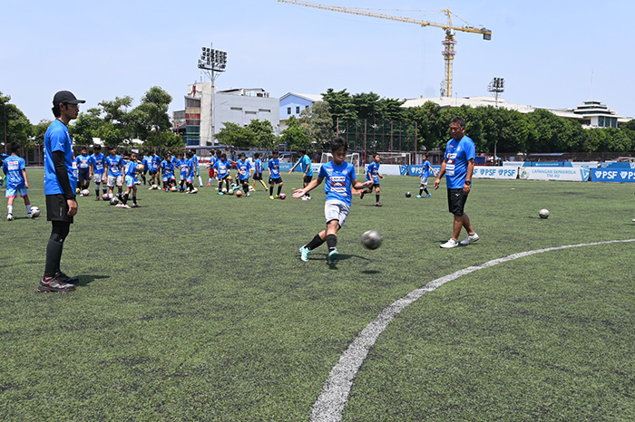 子ども向けにサッカー教室    ヴァンフォーレ甲府