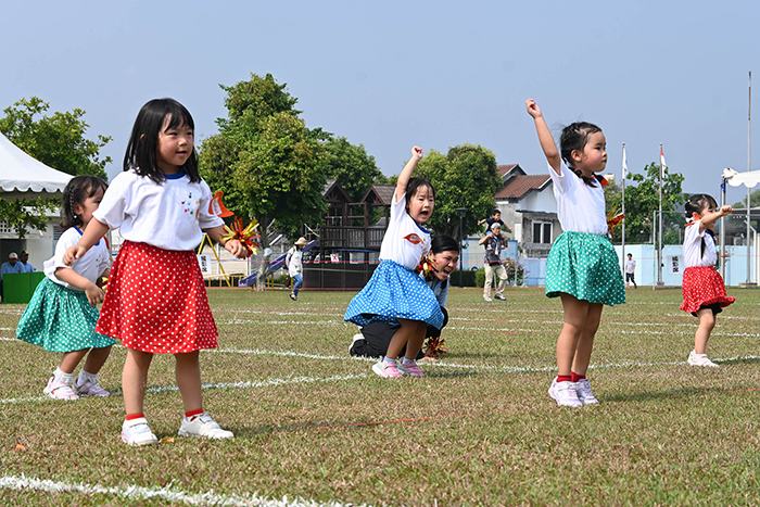 ダンスやリレーに奮闘　年少が初めて参加　 ＪＪＳ幼稚部運動会  