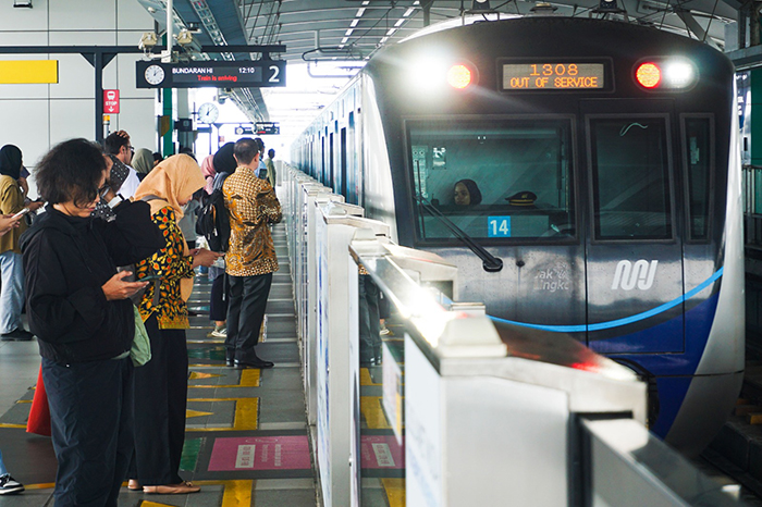 11カ月で目標達成　ＭＲＴの年間乗客数