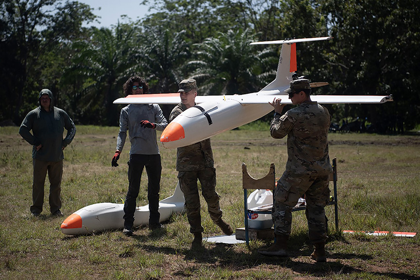 ▼米軍スマトラで無人機標的訓練