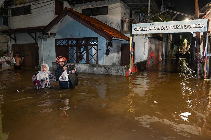 豪雨で冠水・倒木被害　６日まで極端な天候に警戒 