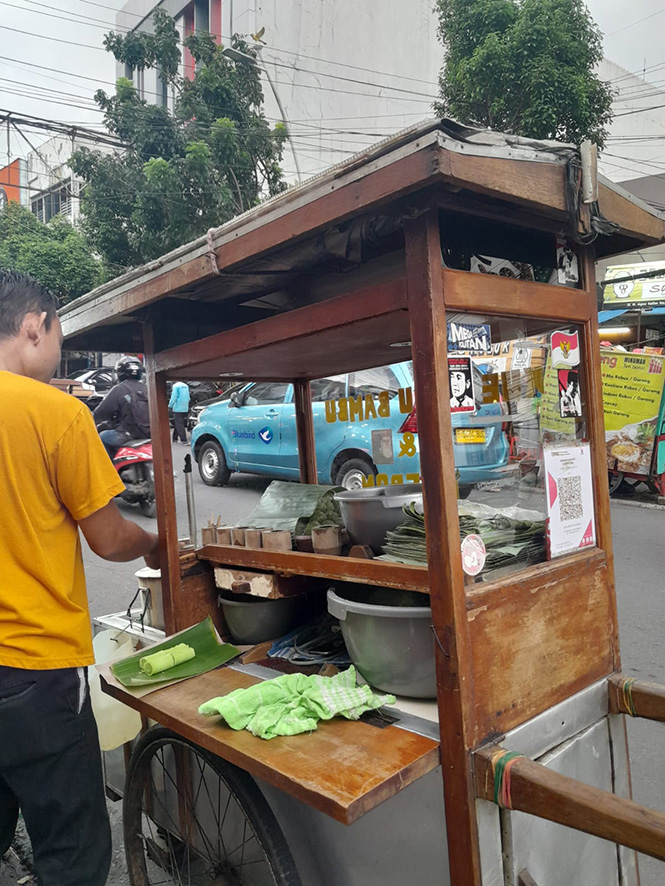 ▼行商人が守る味、クエ・プトゥ