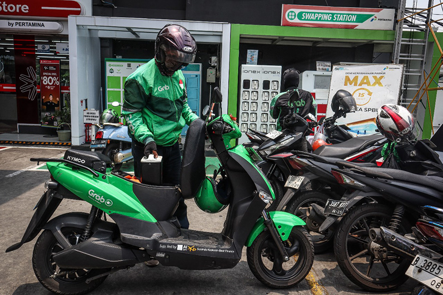 ▼ＥＶ二輪・四輪車両31万台超