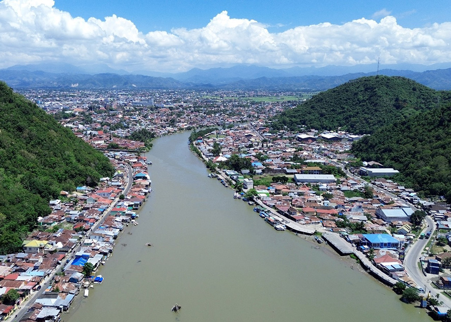 ▼ゴロンタロ、河口部を開発拠点化