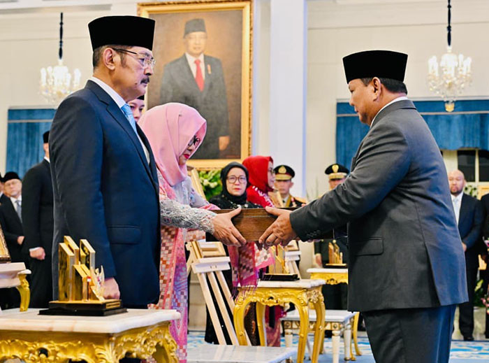 スハルト氏に「国家英雄」称号　人権団体などが反発