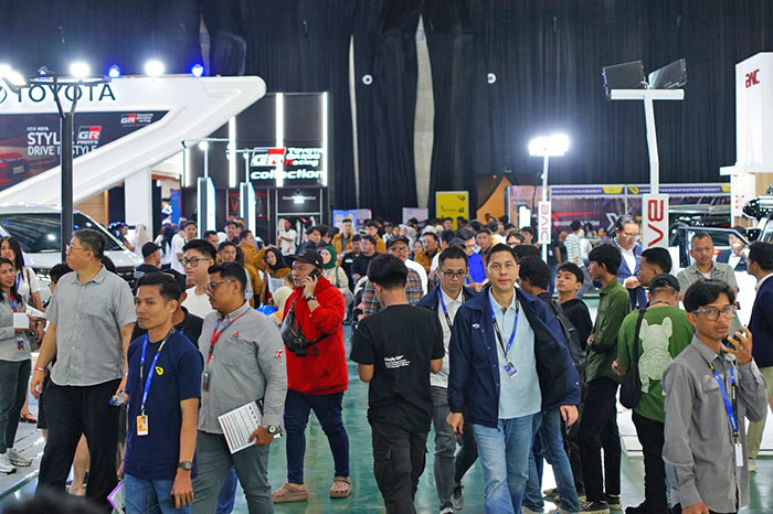 ▼来場者数１万8000人