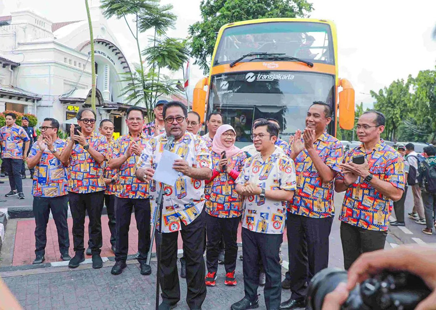 歴史地区に観光バス　「ジャカルタ・ヘリテージ・ツアー」