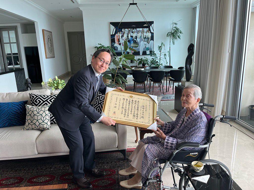 インドネシアで百歳　松田イサヱさんに総理大臣祝状