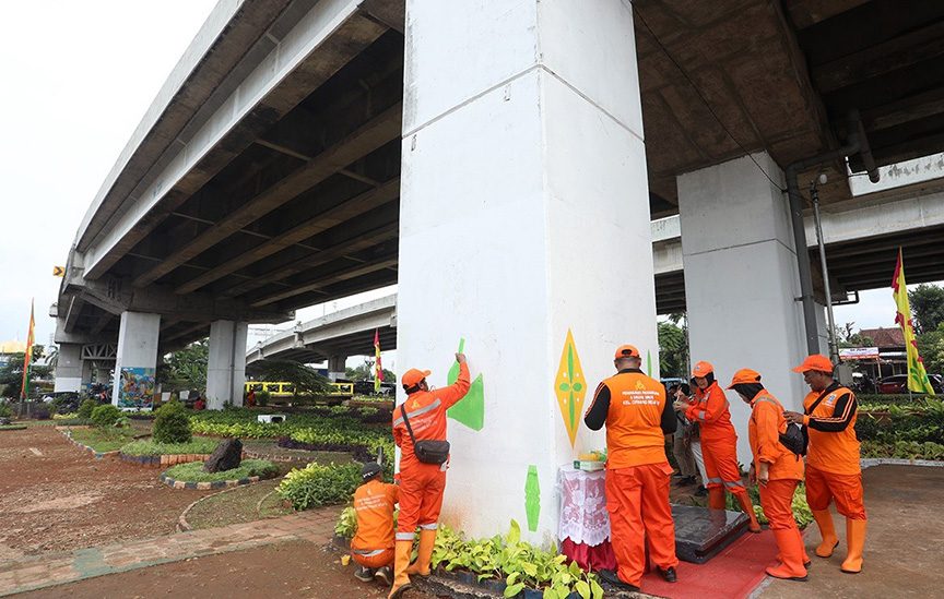 高速道路下を美化活用　プラモノ知事、市民表現空間を視察