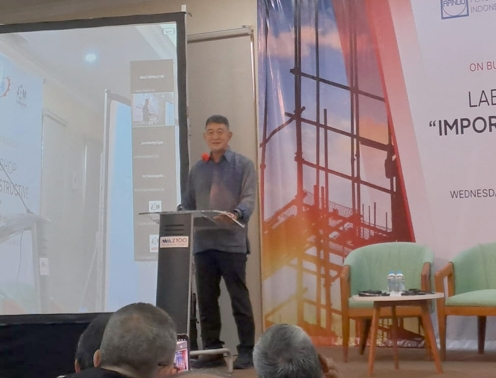 建設的労使関係強化　政府・労組・経営者が議論