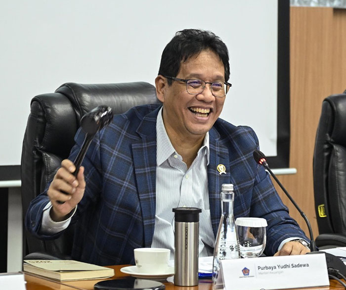 【10大ニュース・2025】財務大臣交代