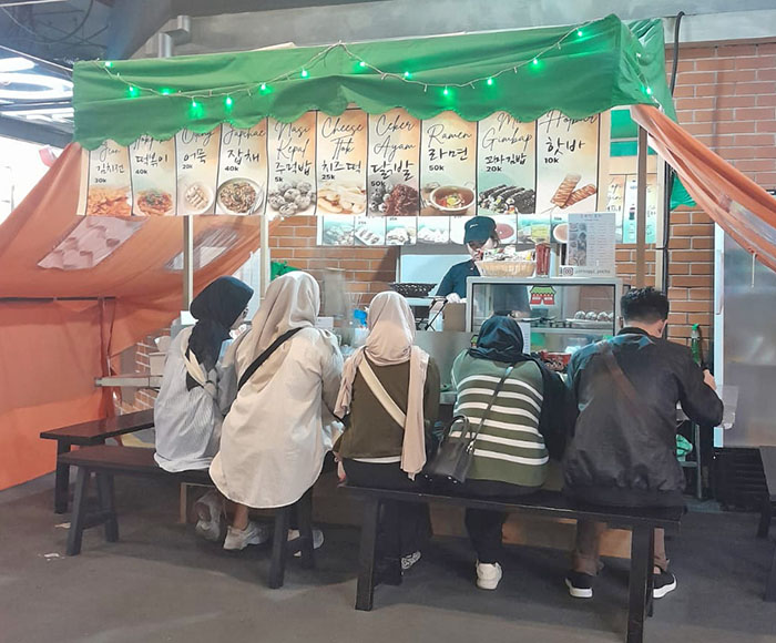 ▼屋台（ワルン・カキ・リマ）