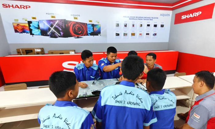 人材育成産学連携推進　シャープ、ＳＭＫと教育協働 