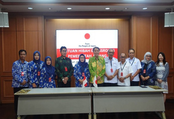 献血車両署名式　地域医療のアクセス改善へ